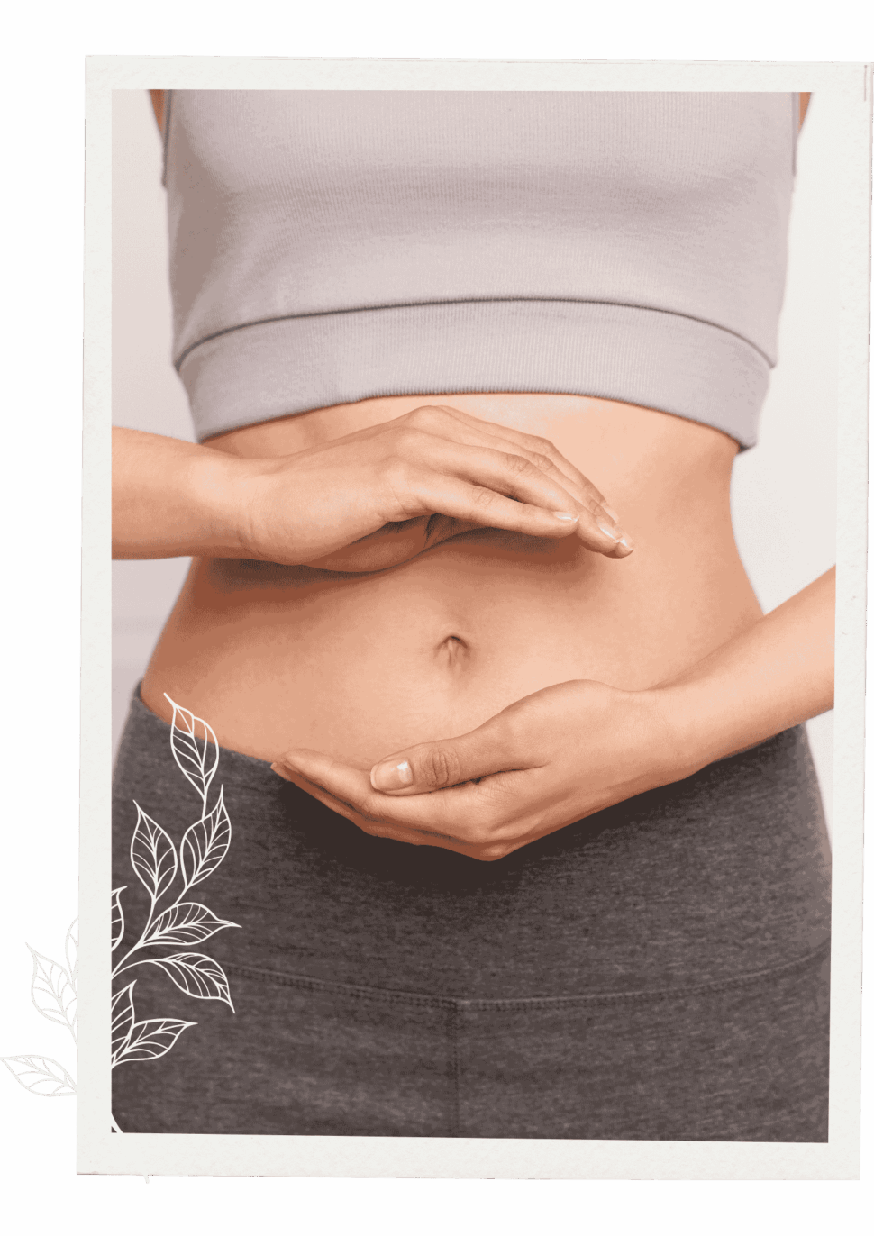 Žena ve sportovním oblečení drží ruce na oblasti břicha, jako gesto péče o trávení.